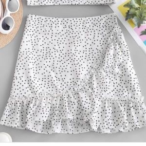 BRAND NEW ZAFUL BLACK + WHITE RUFFLE SKIRT